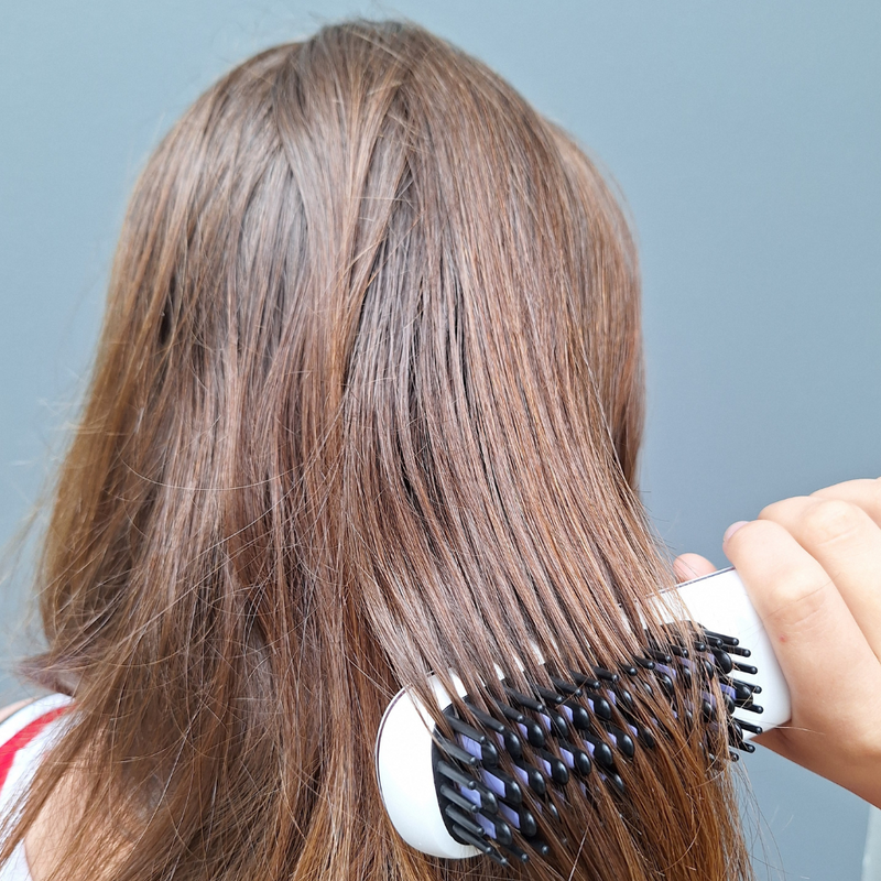 On-The-Go Styling Brush